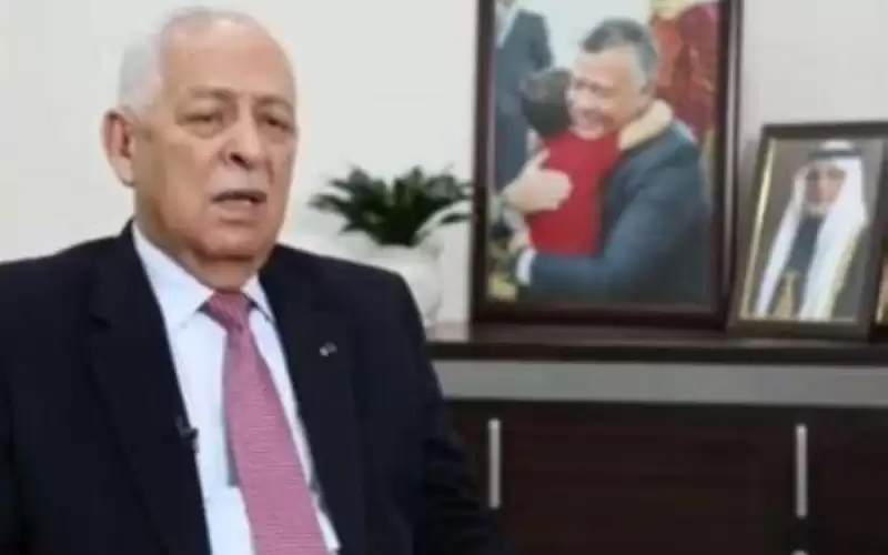 العيسوي يقدم واجب العزاء إلى قبيلة