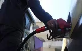 عقل يتوقع رفع أسعار البنزين للشهر
