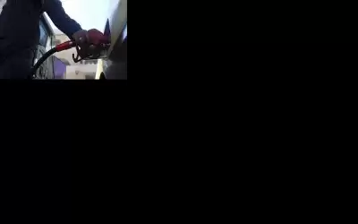عقل يتوقع رفع أسعار البنزين للشهر