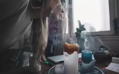 خبيرة: الشموع المعطرة تطلق مواد كيميائية