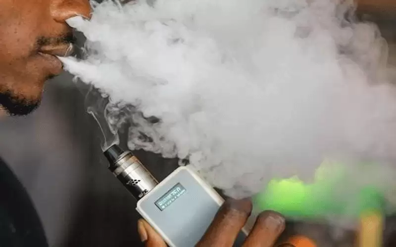 علماء يحذرون.. نكهات للسيجارة الإلكترونية تسبب