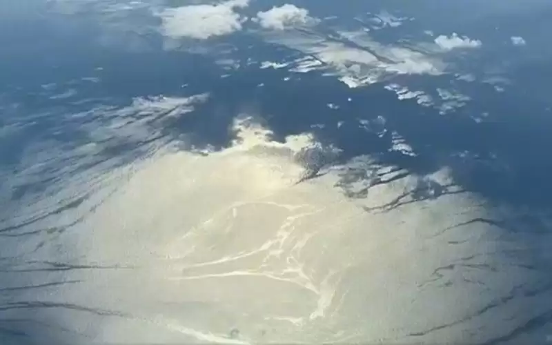 طيار سعودي يوثق مشهدا محيرا فوق