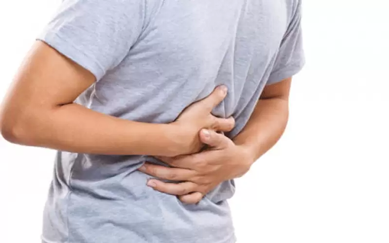 اصابة 5 أشخاص بتسمم غذائي في