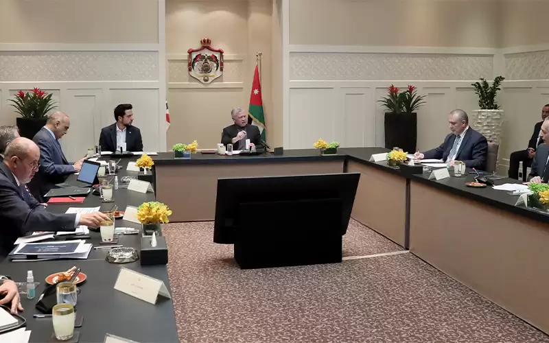 الملك يطلع على برنامج الحكومة لتنفيذ