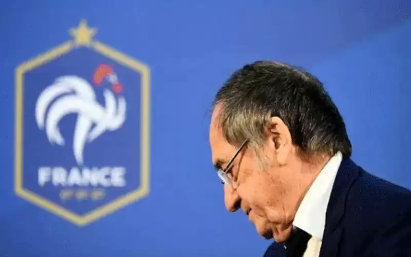 استقالة رئيس الاتحاد الفرنسي من منصبه