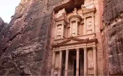 %254 نسبة ارتفاع زوار مدينة البترا