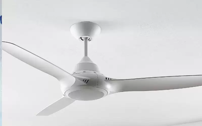 إصابة طالبتين بسقوط مروحة سقف مدرستهما