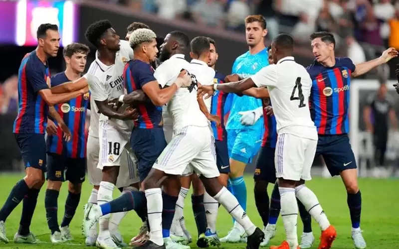 كلاسيكو ساخن بين الريال وبرشلونة في