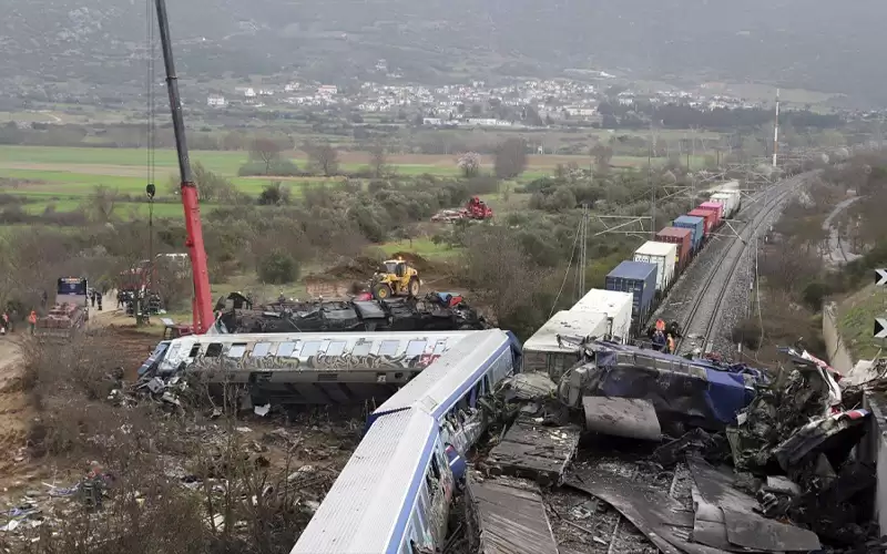اليونان: ارتفاع حصيلة قتلى تصادم القطارين