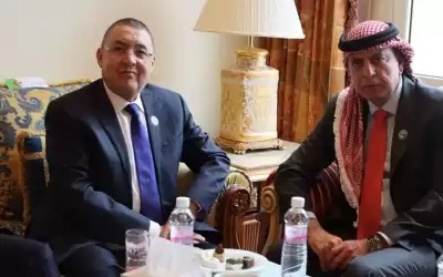 وزير الداخلية يلتقي نظيره الجزائري في