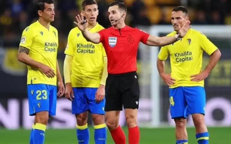 بسبب خطأ في مباراته.. فريق يطالب