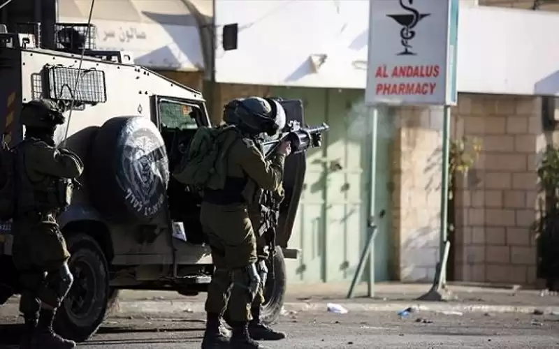 الاحتلال يعدم طفلا ويصيب آخر بجراح