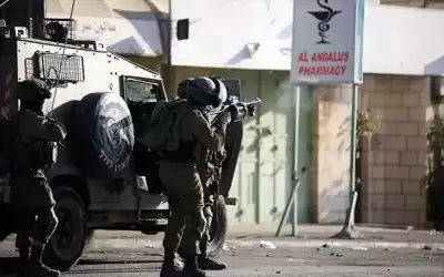 الاحتلال يعدم طفلا ويصيب آخر بجراح