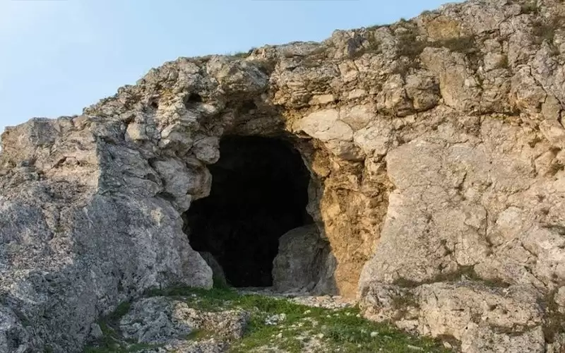 يعيشان في الكهوف لسنوات والسبب؟