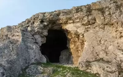 يعيشان في الكهوف لسنوات والسبب؟