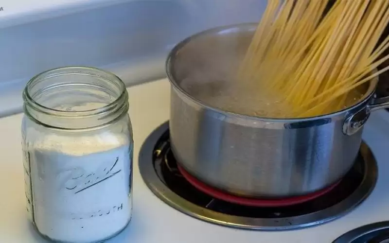 طهي المعكرونة مع الملح قد يضر