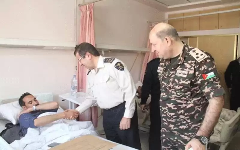 القضاة يزور مصابين من كوادر مديرية