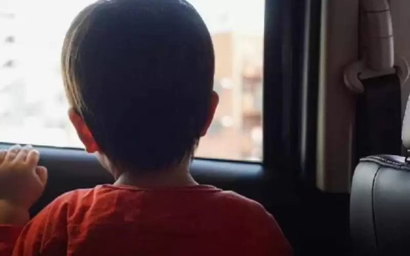 إنقاذ طفل من الاختناق في مركبة