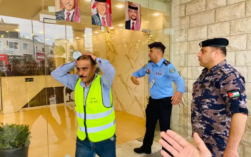الدفاع المدني تجري تدريبات حول الحرائق