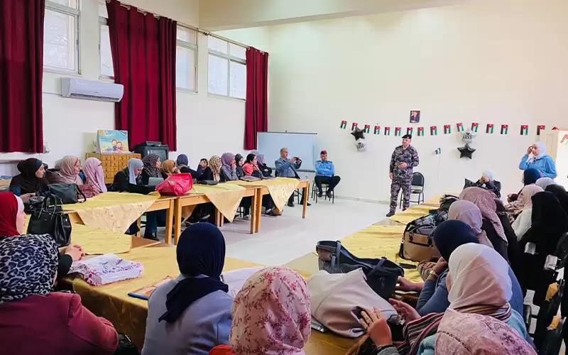 مادبا.. الشرطة المجتمعية تحاضر عن الإسعافات