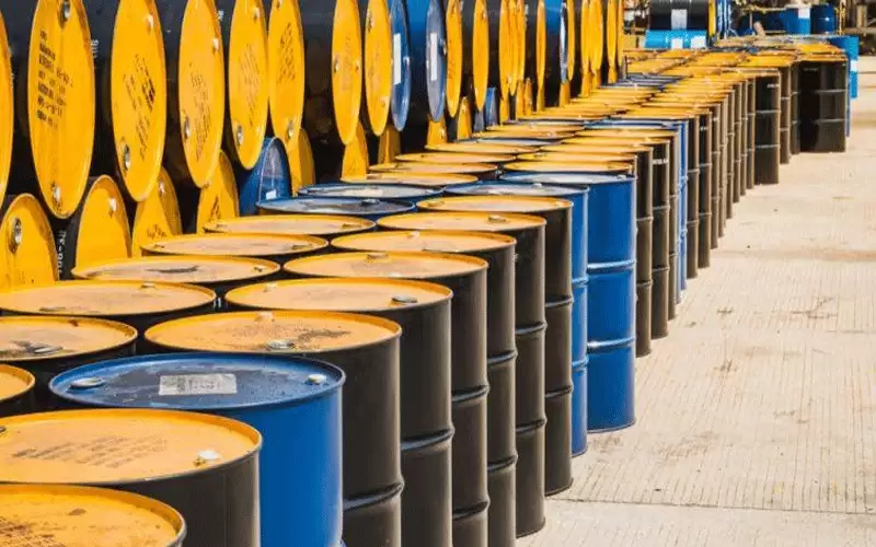 النفط يستقر مع ترقب تحركات الفائدة