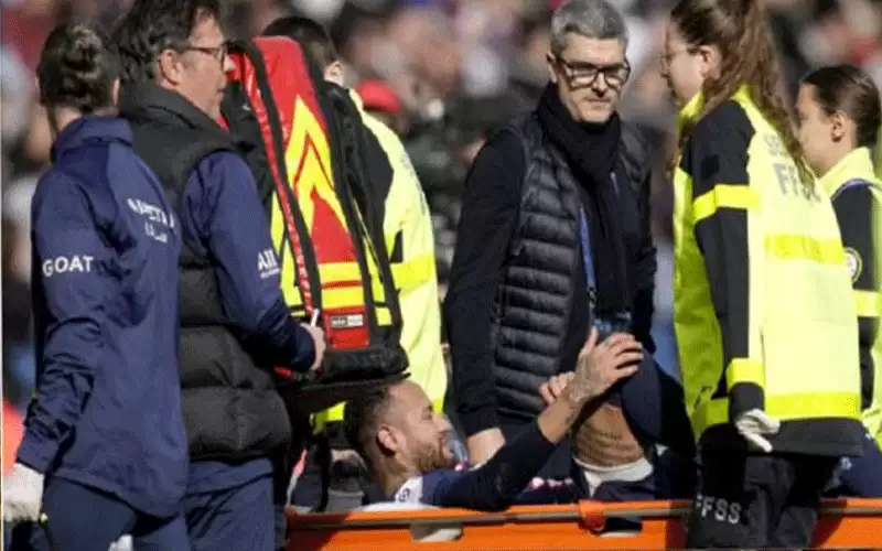 جراحة في الكاحل تبعد نيمار عن