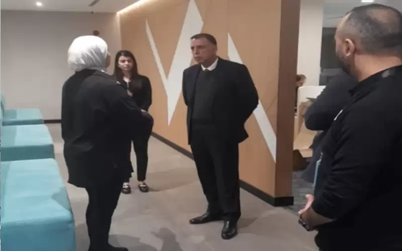 الفراية يزور مركز الخدمات الحكومية الشامل