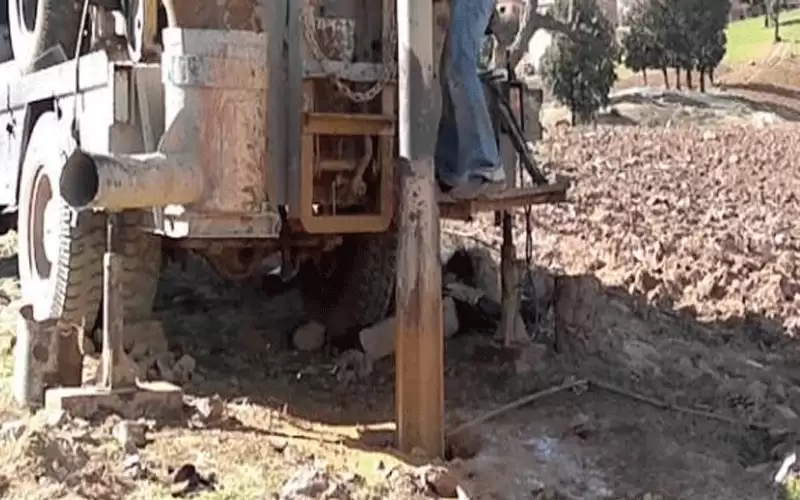 الزعبي: أشخاص منحوا رخص حفر آبار