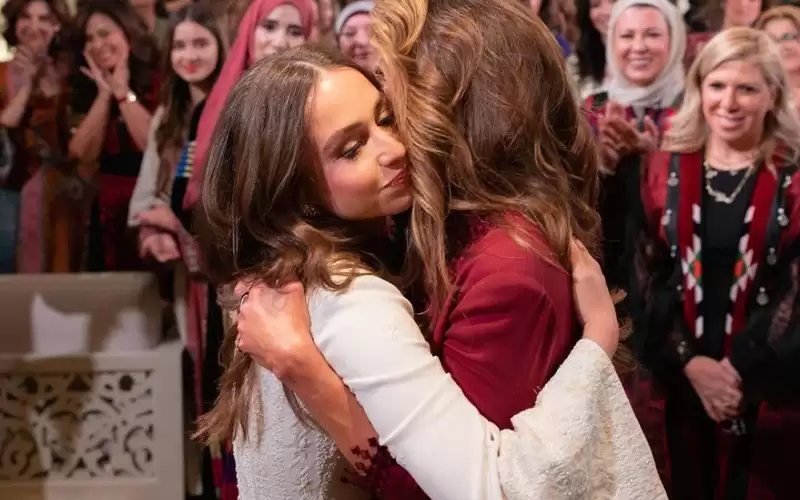 الملكة رانيا تقيم حفل حناء للأميرة