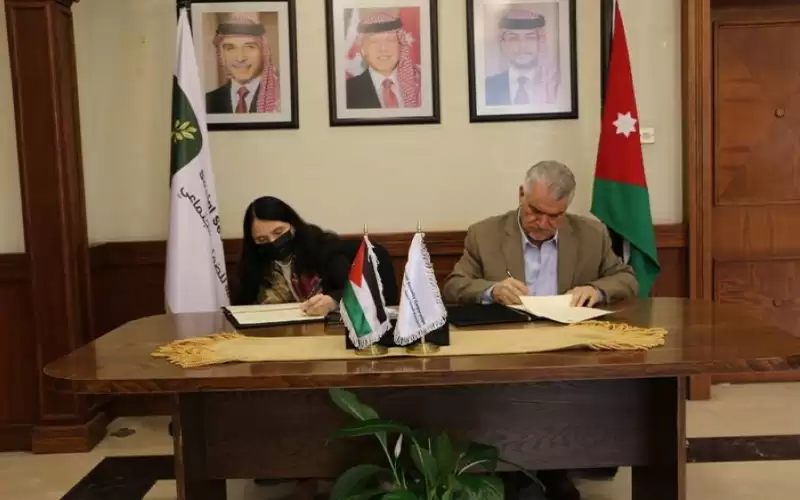 الضمان: منح دراسية وخصومات من العربية