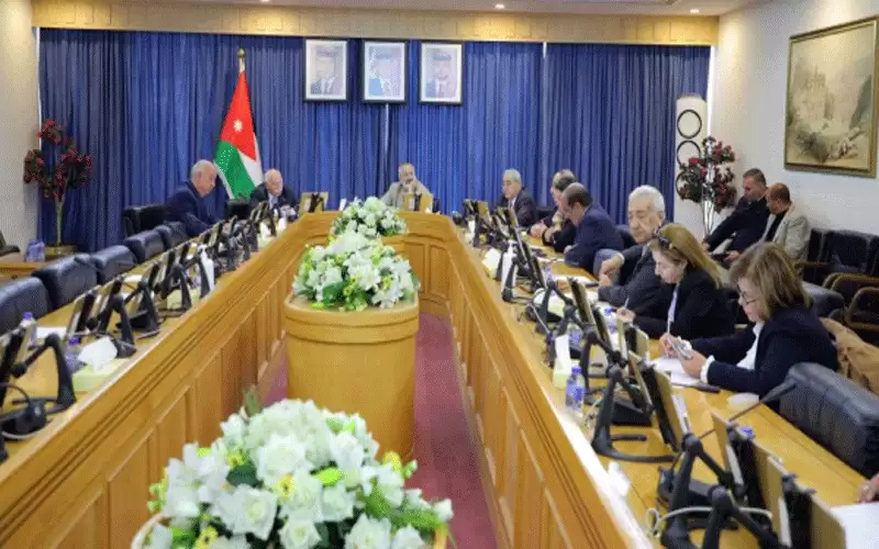 خدمات الأعيان تطلع على استراتيجية المركز