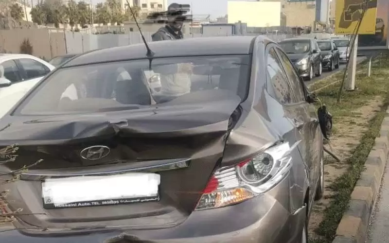 تصادم 5 مركبات بالقرب من دوار