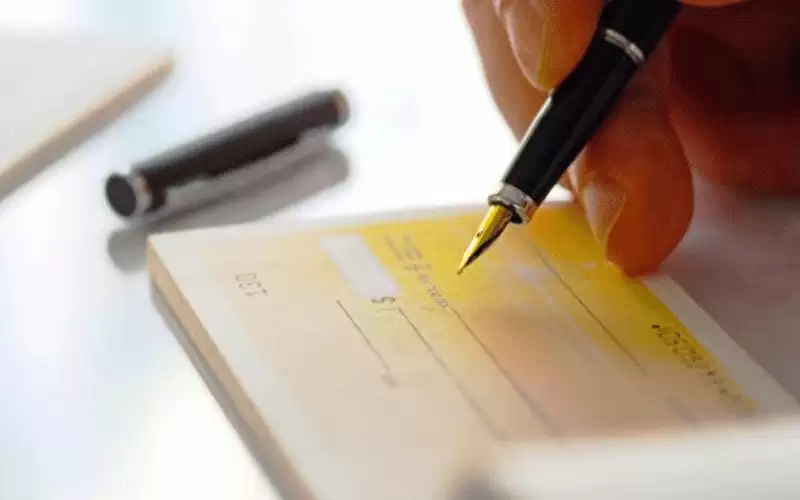 انخفاض قيمة الشيكات المتداولة بمقدار 561