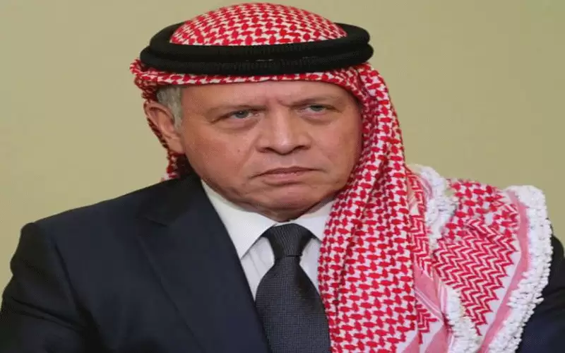 الملك يعزي خادم الحرمين الشريفين بوفاة