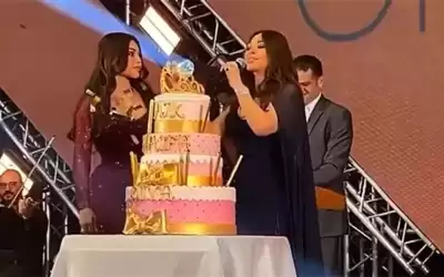 على مسرح حفلهما بقطر.. . إليسا