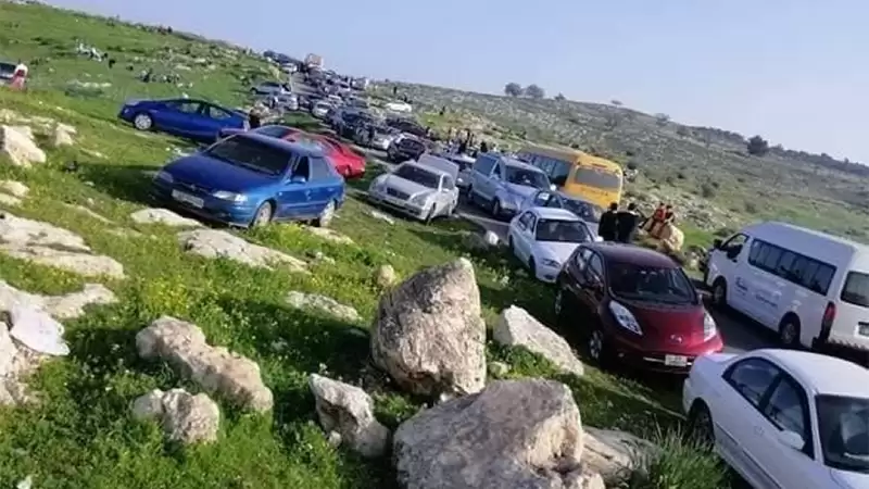 آلاف المتنزهين يقصدون المناطق الطبيعية السياحية