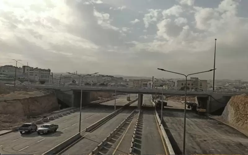 انتهاء أعمال الهيكل المعدني لجسر الهاشمية