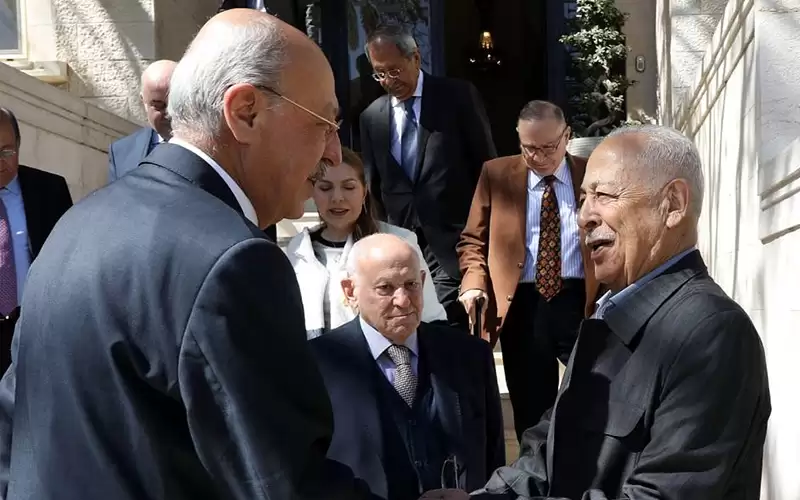 العيسوي يلتقي متقاعدين عسكريين وسيدات متلقى