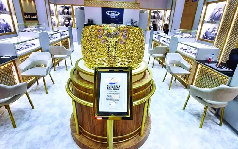 أكبر خاتم في العالم بمعرض الساعات