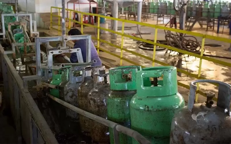 الحكومة تحسم.. لا قرار بتخفيض وزن