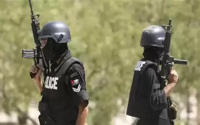 القبض على 5 اشخاص ضربوا رجلا