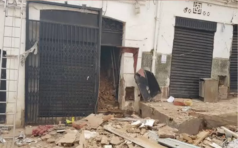 انتشال امرأة ورضيع من تحت الأنقاض