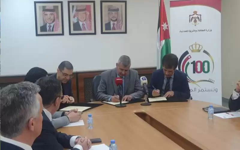 الأردن يوقع تفاهما لاستغلال الطاقة الحرارية