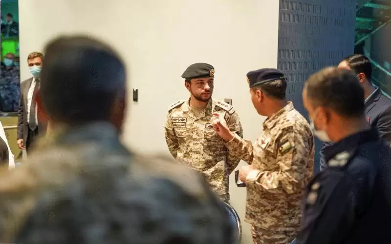 ولي العهد يتابع جانبا من تمرين