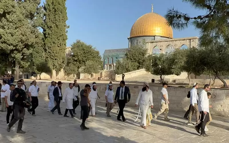 مستوطنون يقتحمون المسجد الأقصى