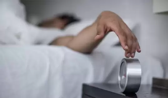 دراسة تكشف لماذا قد يكون الاستيقاظ