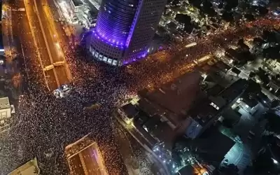 إضعاف القضاء: 170 ألف متظاهر في