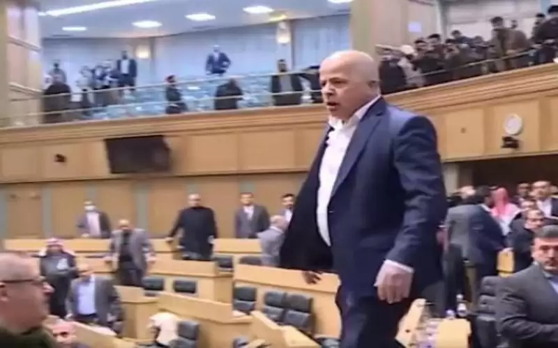 تجميد العوايشة تسوية بين الصفدي والخصاونة