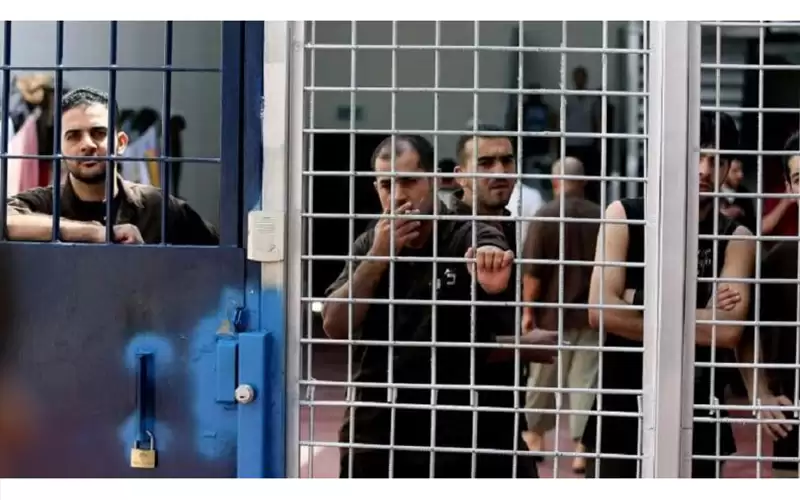 بدء إضراب جماعي للأسرى الفلسطينيين في