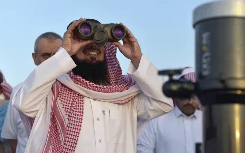 قطر والسعودية تعلنان الخميس غرة شهر